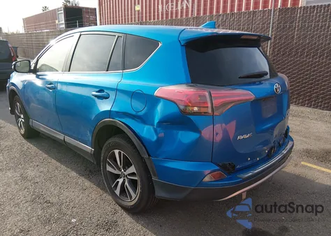 2017 Toyota Rav4 Xle z USA, uszkodzony, nr VIN JTMWFREVXHD106574